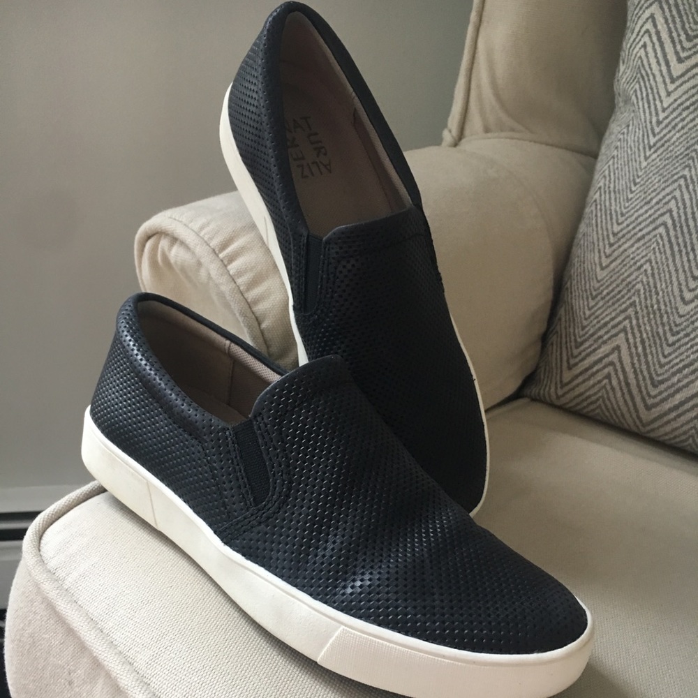 Naturalizer Marianne black leather slip on 7.5W.